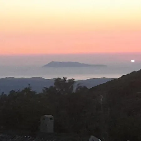 Lovely In With Its Own Pool アパート Strinilas