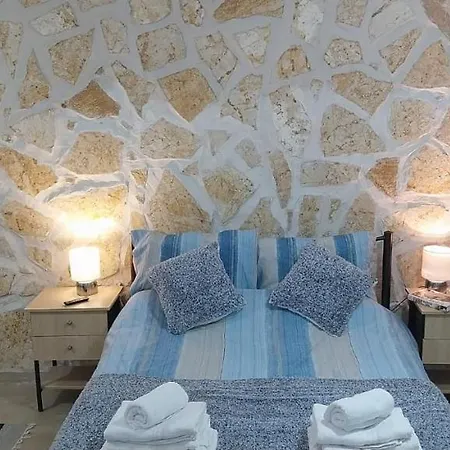 Appartement Lovely In With Its Own Pool Strinilas