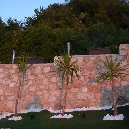 Lovely In Strinilas With Its Own Pool Апартаменты Strinilas