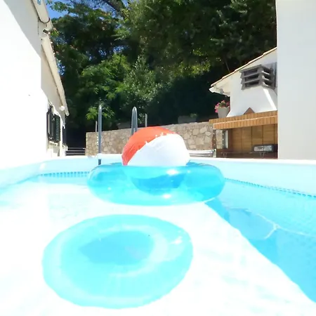 Lovely In Strinilas With Its Own Pool Апартаменты Strinilas